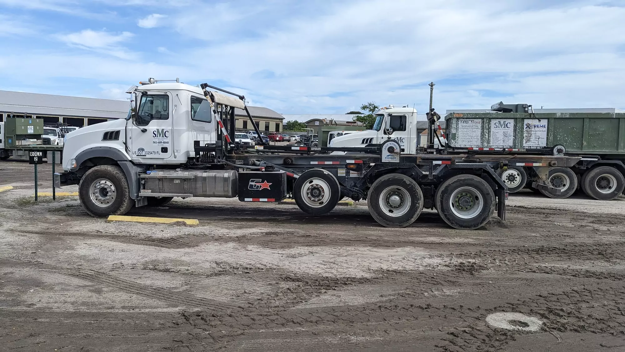 rolloff truck unladen